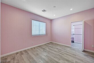 Building Photo - 8125 Chestnut Hollow Ave