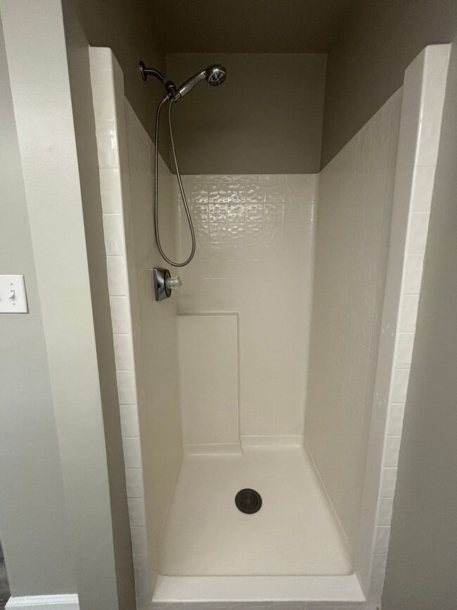 Building Photo - Beautiful Upgraded Condo located in Queens...