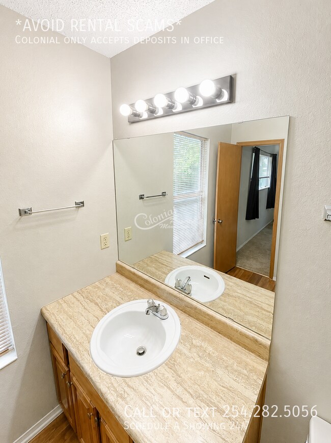 Building Photo - 3704 Saratoga-