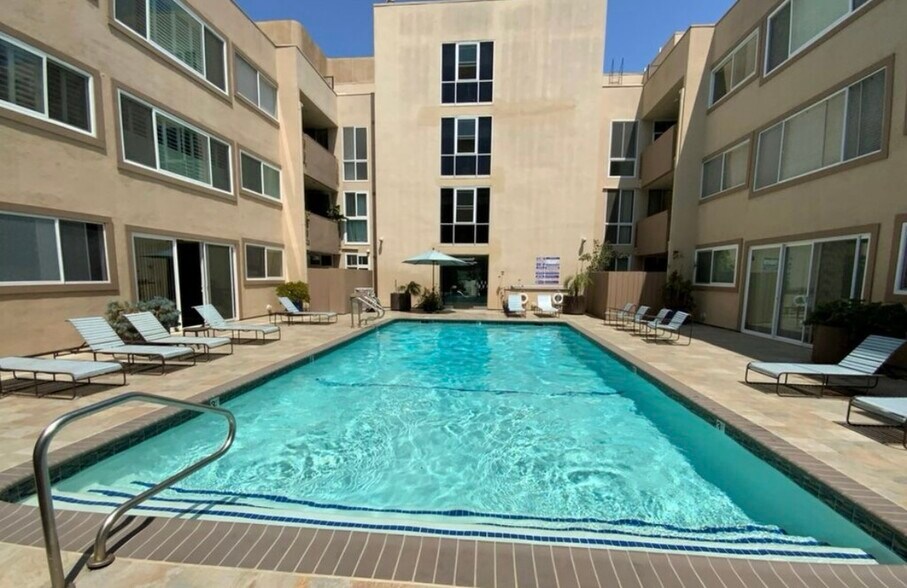 Community pool - 1025 N Kings Rd