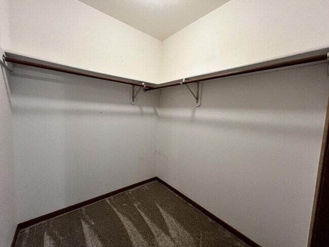 Building Photo - 282 Wintergreen Dr