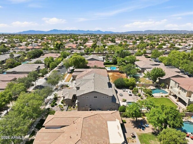 Building Photo - 900 W Macaw Dr
