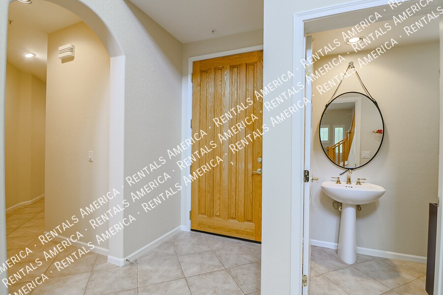 Building Photo - 20802 N Grayhawk Dr