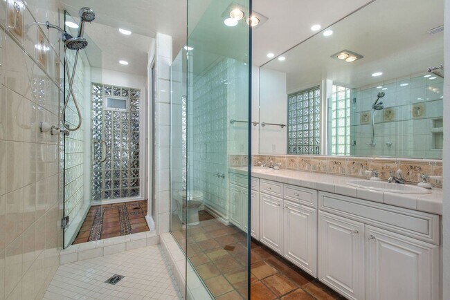 Building Photo - Stunning Ocean Front Oasis! 3 bedroom 2 bath condo with private steps to beach!