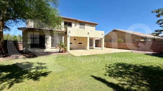 Building Photo - 2131 E Yellowstone Pl