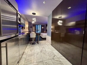 Building Photo - Palms Place Studio — Skyline Views, 5 Minu...