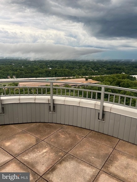 Building Photo - 8220 Crestwood Heights Dr