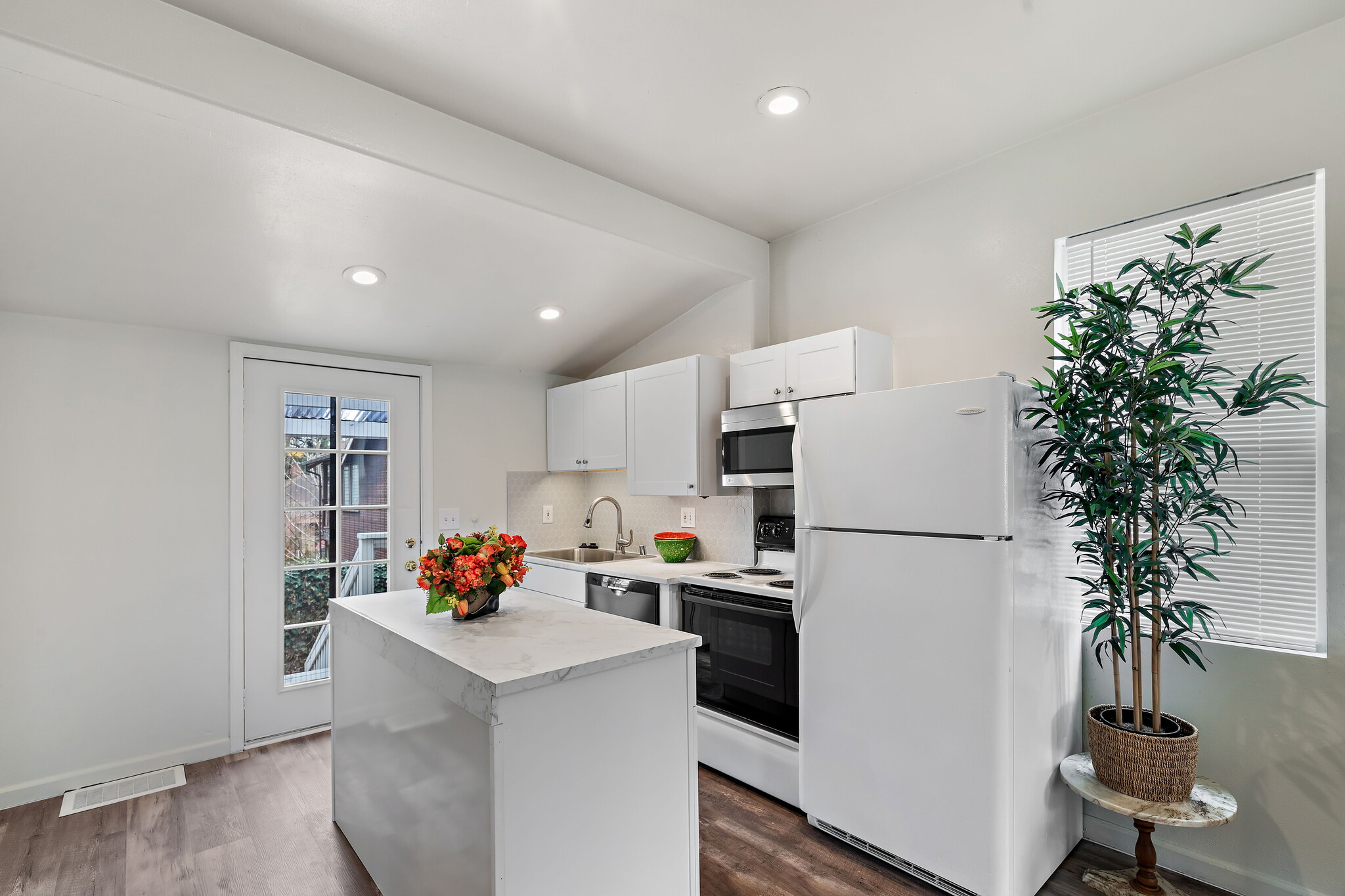 Kitchen - 1521 E Spruce St
