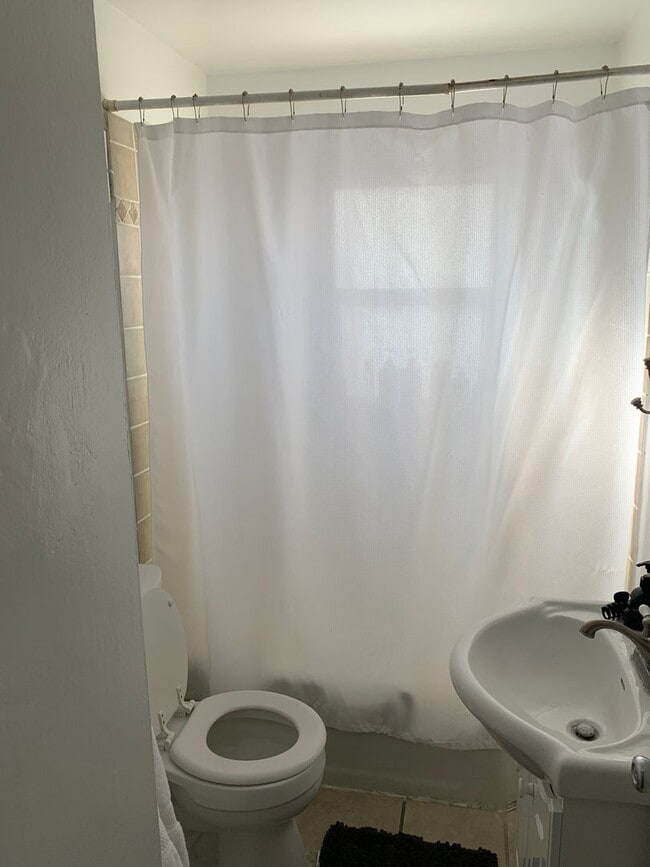 Building Photo - 3 Bedroom Home South Provo