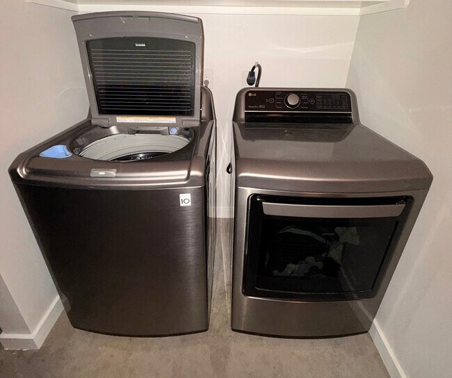 Building Photo - 8439 Garrett Dr