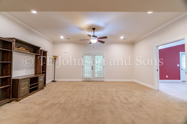 Building Photo - Luxury Living in Lewisville