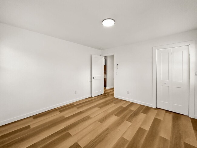 Building Photo - Beautifully Renovated 2 Bed/1 Bath Duplex – Move-In Ready in the Heart of Clearwater!