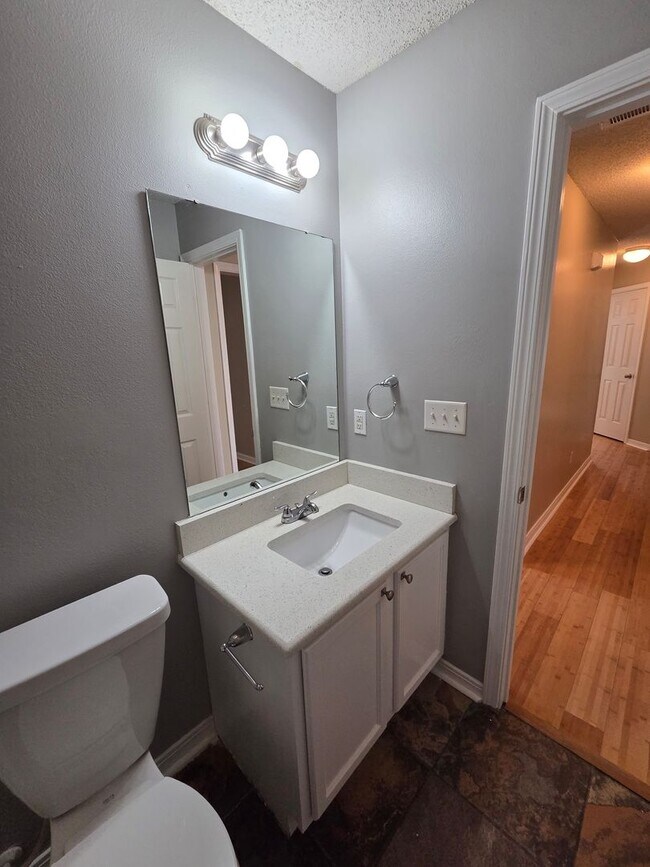 Building Photo - Three Bedroom, Two Bath