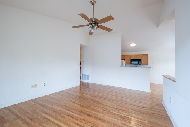 Building Photo - 108 Evergreen Pl