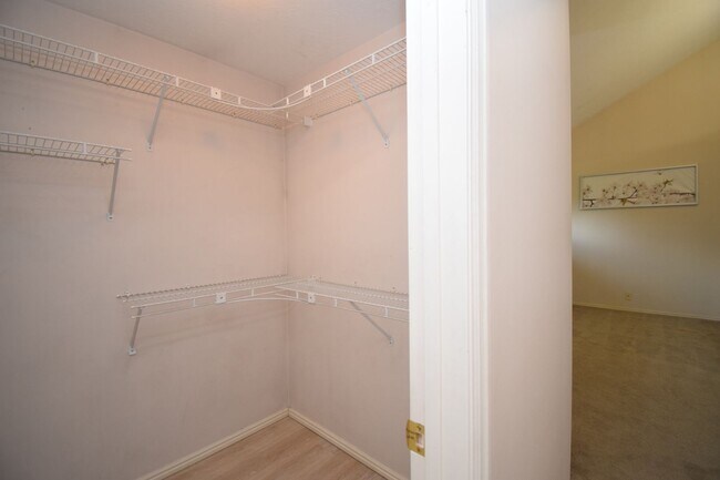 Building Photo - 2122 Rainbow Point Dr