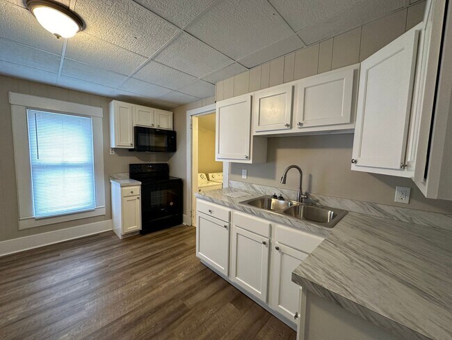 Building Photo - Recently Renovated 3BR/1BA Home in New Albany!