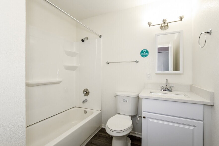 Building Photo - 5539 N 31st Dr