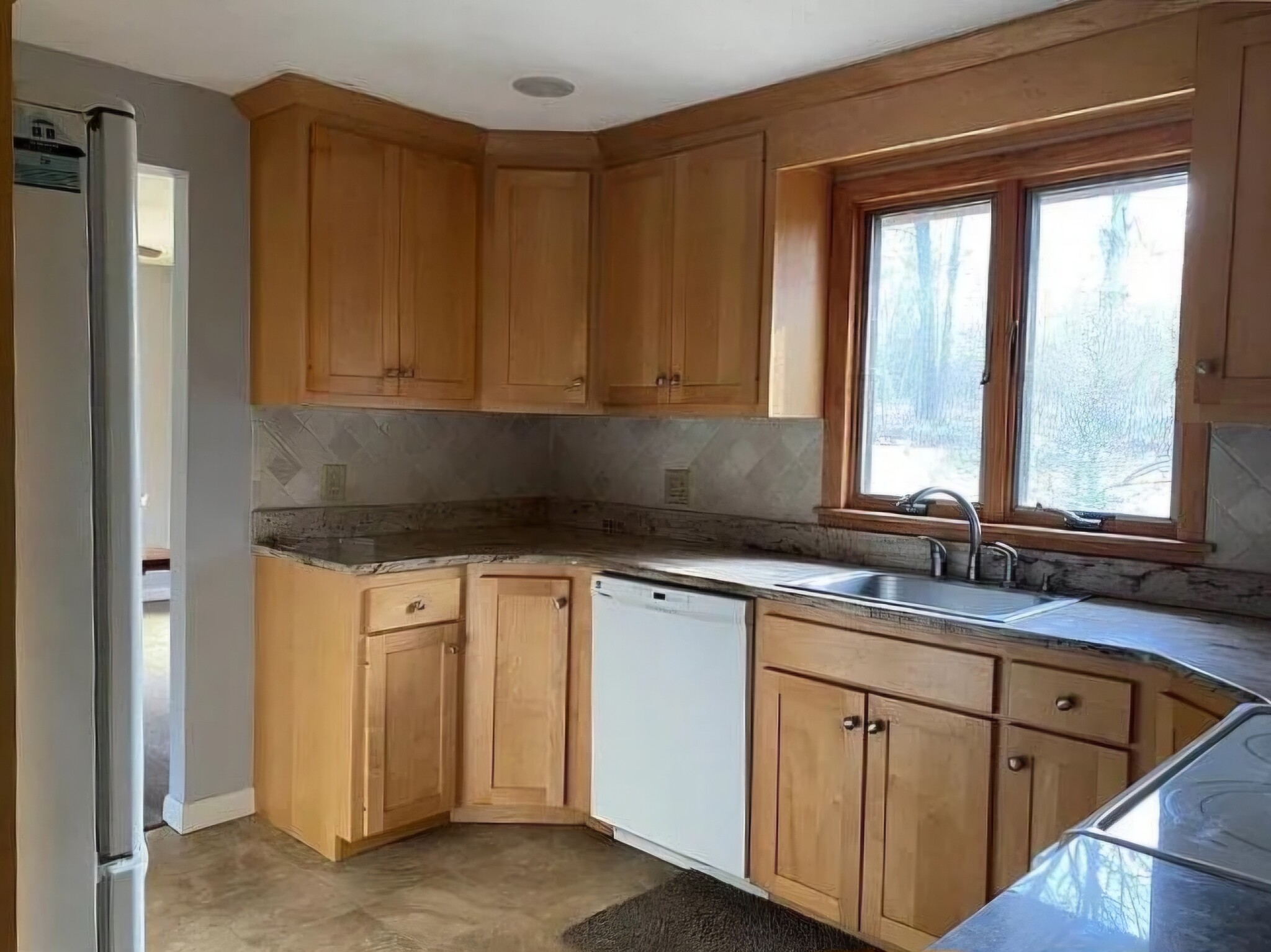 Kitchen: sink has been updated since image - 113 Hillyndale Rd