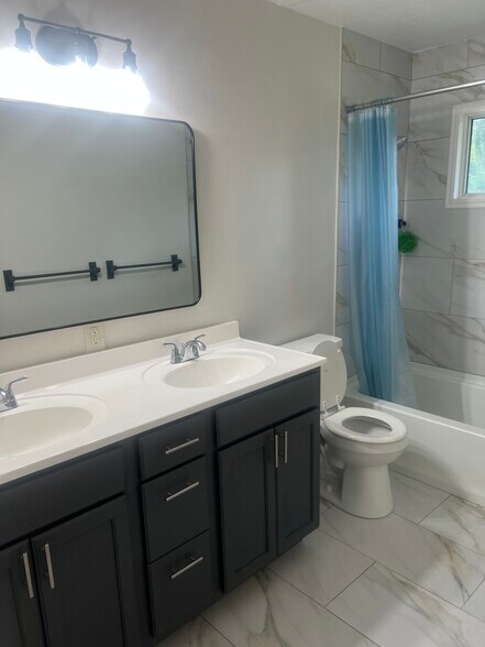 Building Photo - 3107 Scenic Dr