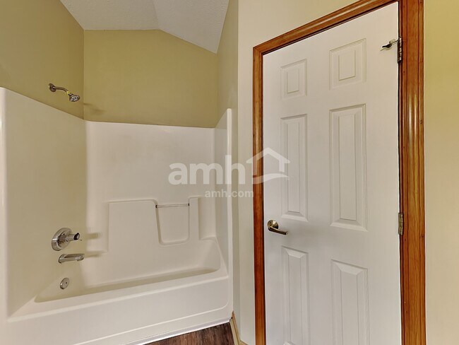 Building Photo - 464 E Quail Wood Ln