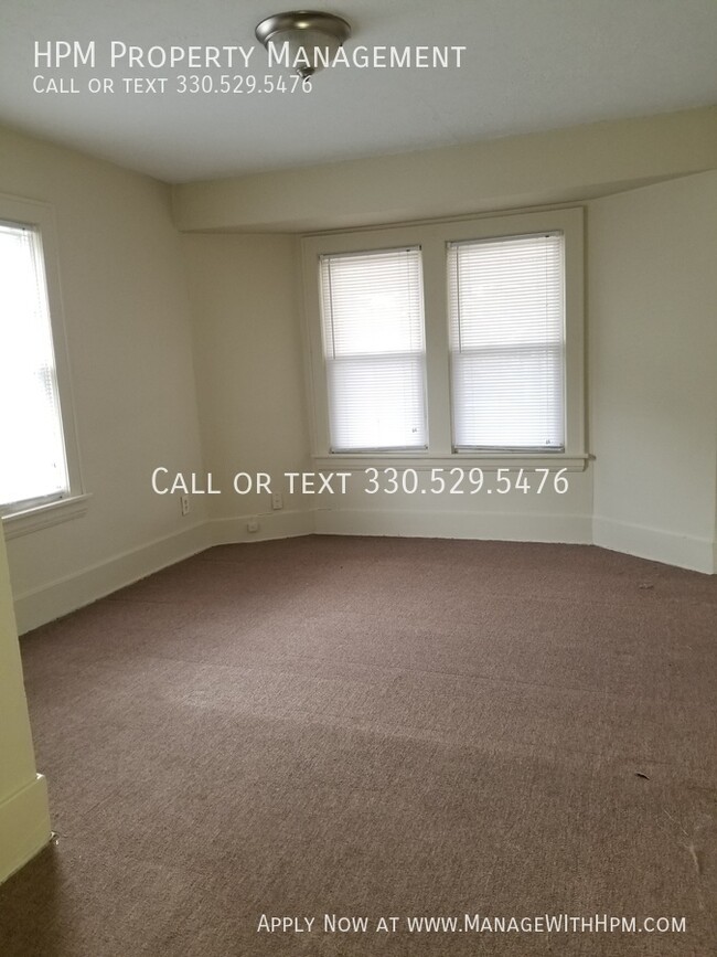 Building Photo - 2 BEDROOM FIRST FLOOR DUPLEX AVAILABLE NOW!