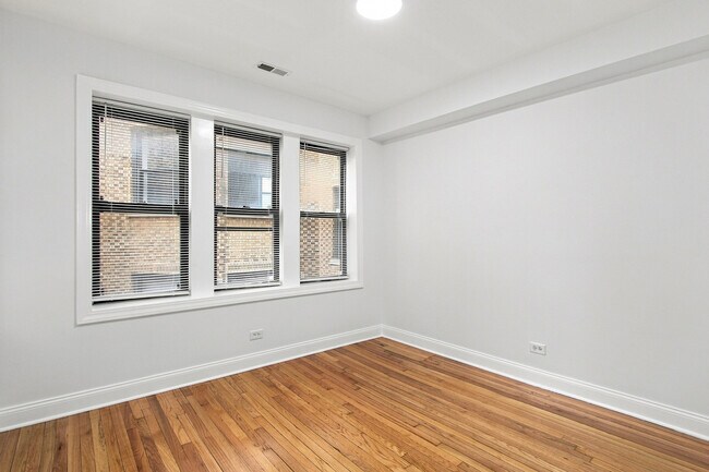 Building Photo - 3731 N Elston Ave
