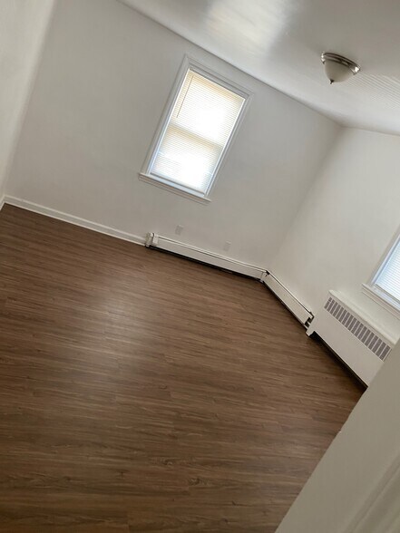 Bedroom 1 - 4844 Bingham St