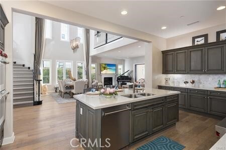 Building Photo - 112 Gardenview