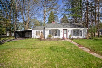 Building Photo - Charming 2-Bedroom, 1-Bath Ranch | 1,015 Sq Ft | Niskayuna School District