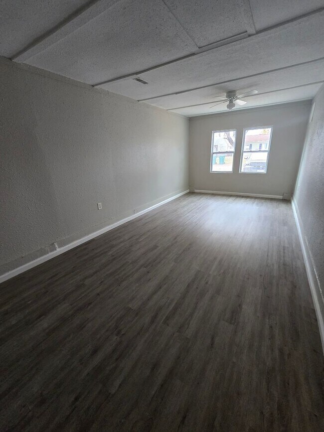 Building Photo - LIMITED TIME**1/2 OFF DEPOSIT**