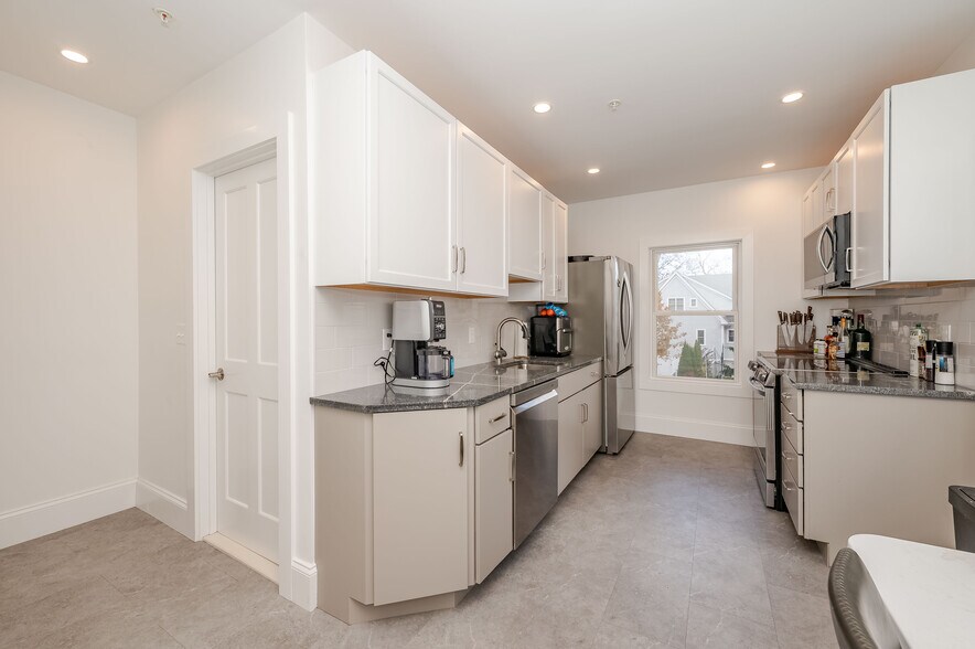 Building Photo - 363 Miller Ave