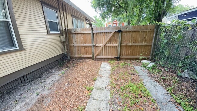 Building Photo - 3/1.5 Historic Bungalow Home in Tampa/Ybor...