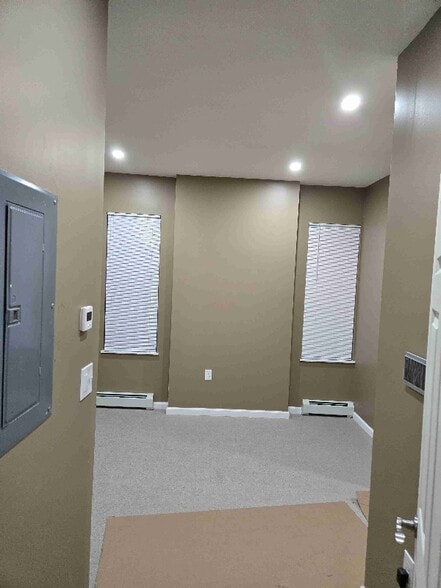 Building Photo - 52 Lander St