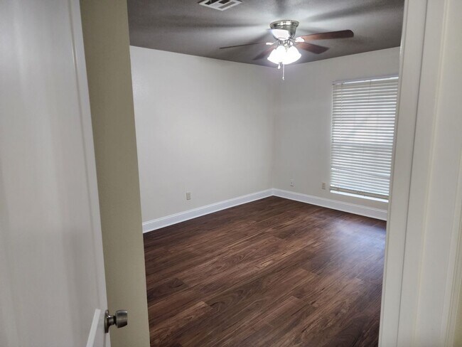 Building Photo - Charming 3-bedroom, 2-bathroom home