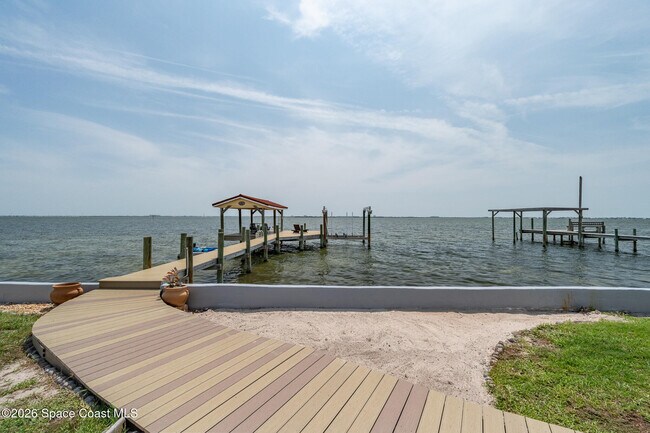 Building Photo - 1110 S Banana River Dr