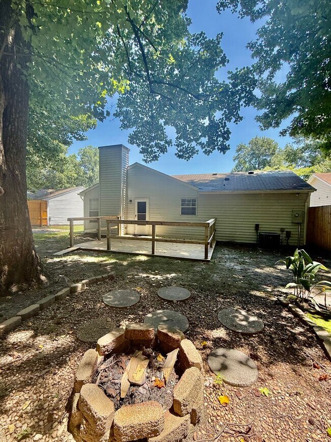 Building Photo - 3BD/2BA Home minutes from Dam Neck/Oceana Bases! Updated Throughout! Attached One Car Garage!