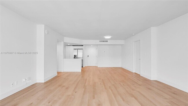 Building Photo - 555 NE 34th St