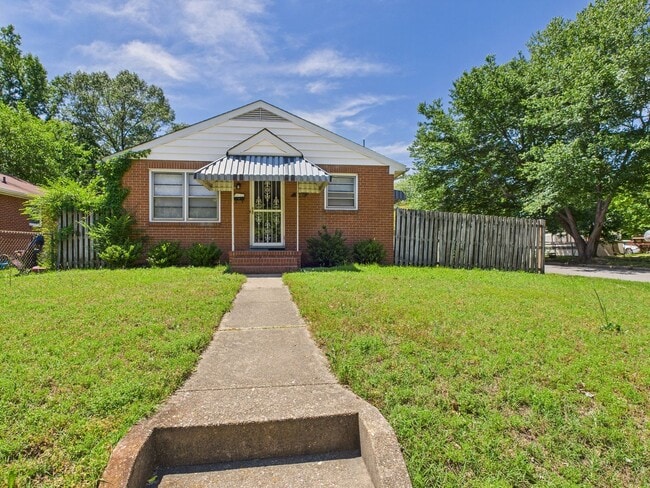 Building Photo - Cozy, 3 Bedroom Brick Cape in Fulton Hill ...