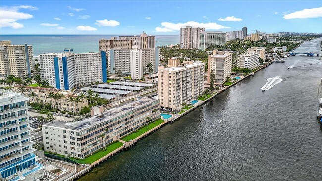 Building Photo - 401 N Riverside Dr