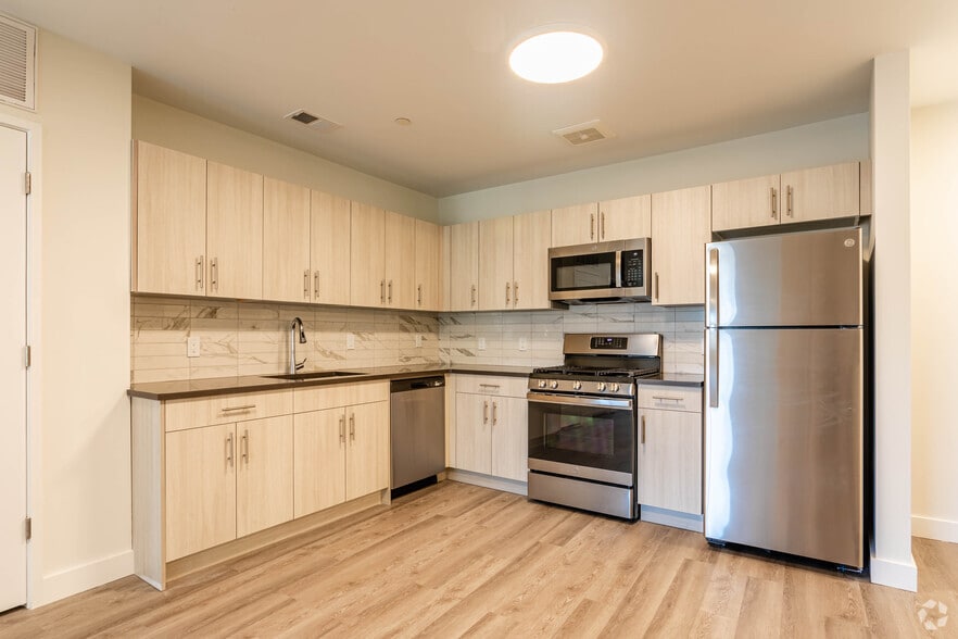 1BR, 1BA - 664SF = Kitchen - The HIGHLAND