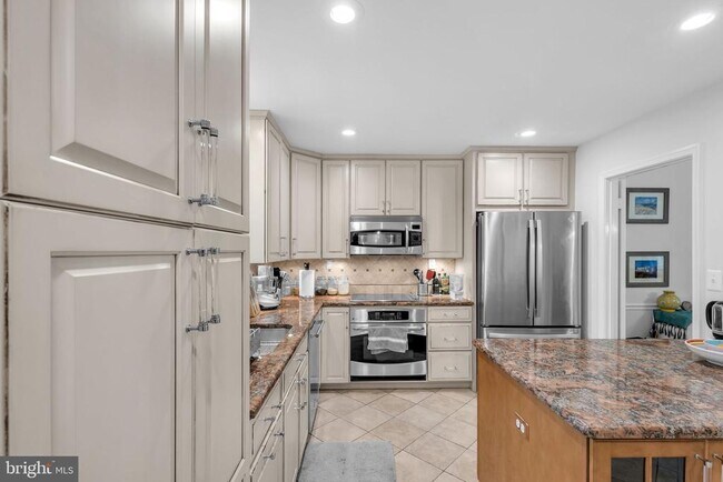 Building Photo - 6861 Williamsburg Pond Ct