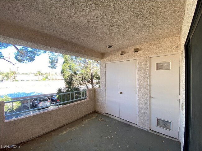 Building Photo - 4823 S Torrey Pines Dr