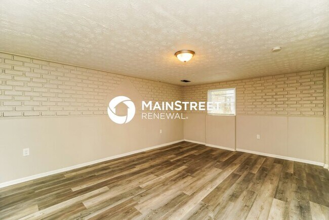 Building Photo - 3 Bedroom Pet-Friendly Home in COLUMBUS, OH with Main Street Renewal