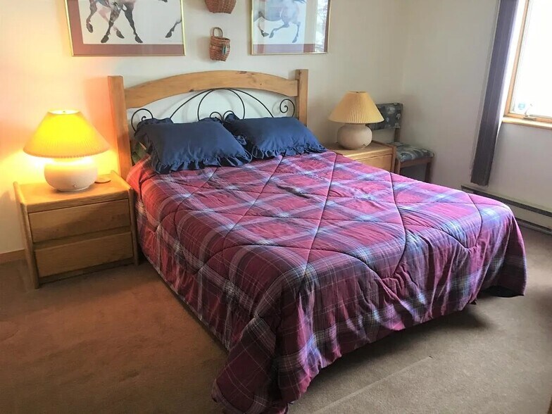 bedroom - 101 Blue Grouse Ln