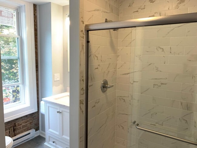 Building Photo - 293 Lark St