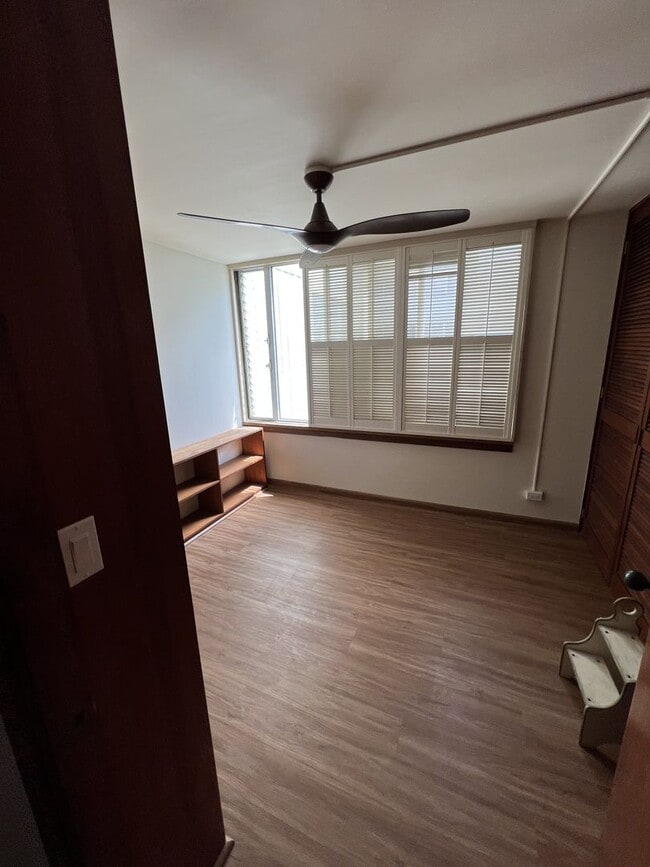 Building Photo - 1521 Punahou St