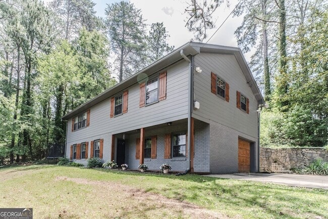 Building Photo - 302 E Valley Rd NE