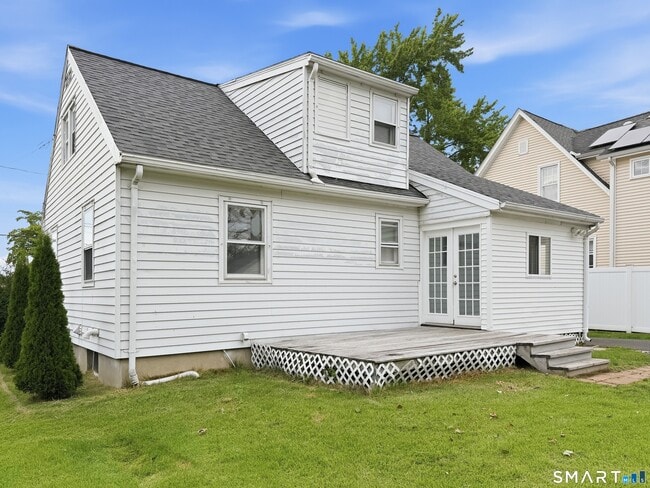 Building Photo - 135 Camp Ave