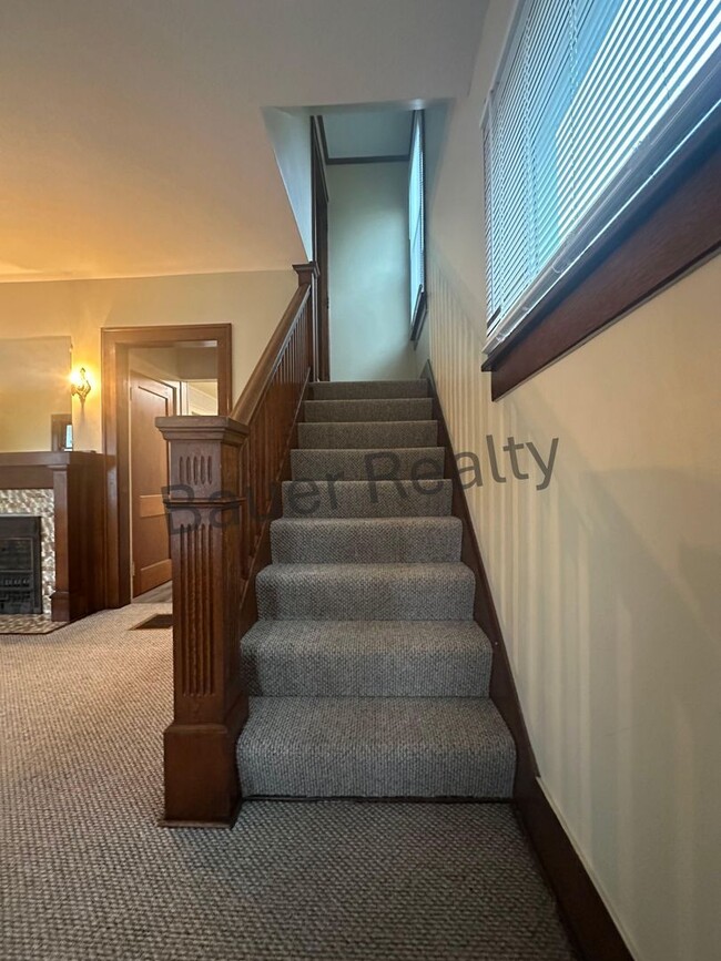 Building Photo - Immaculate Three Bedroom Home