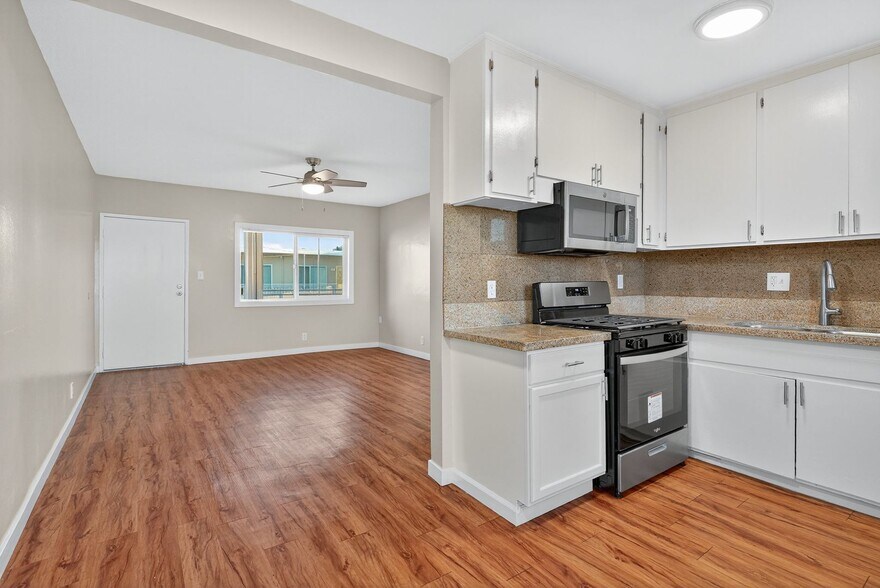 Building Photo - 210 E 29th St